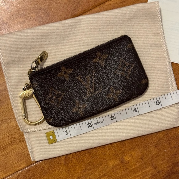 AUTHENTIC Louis Vuitton - Picture 2 of 9